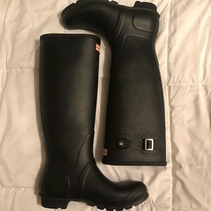 Black hunter tall rain boots. Size 9